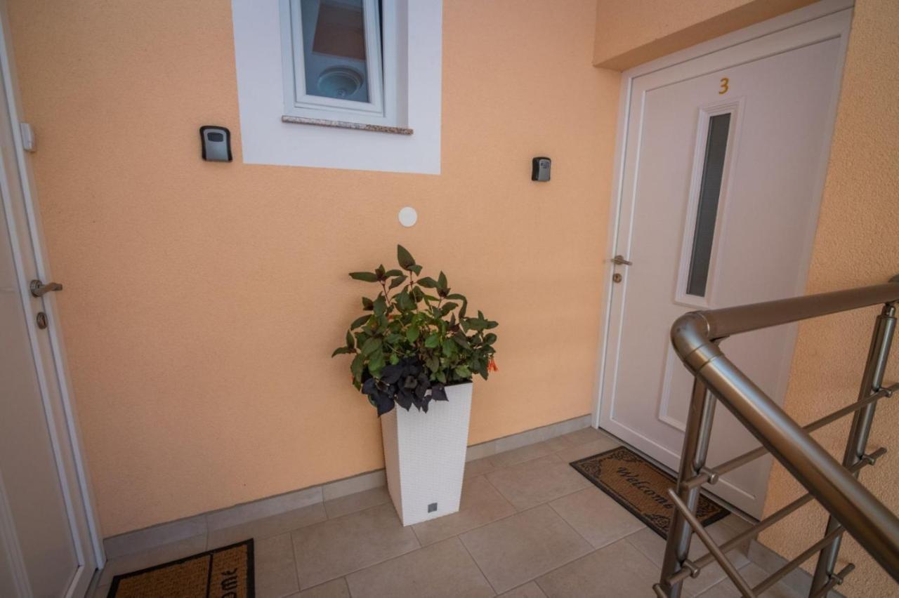 Pikulo Apartament Novalja